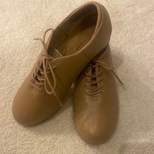 Tap shoes